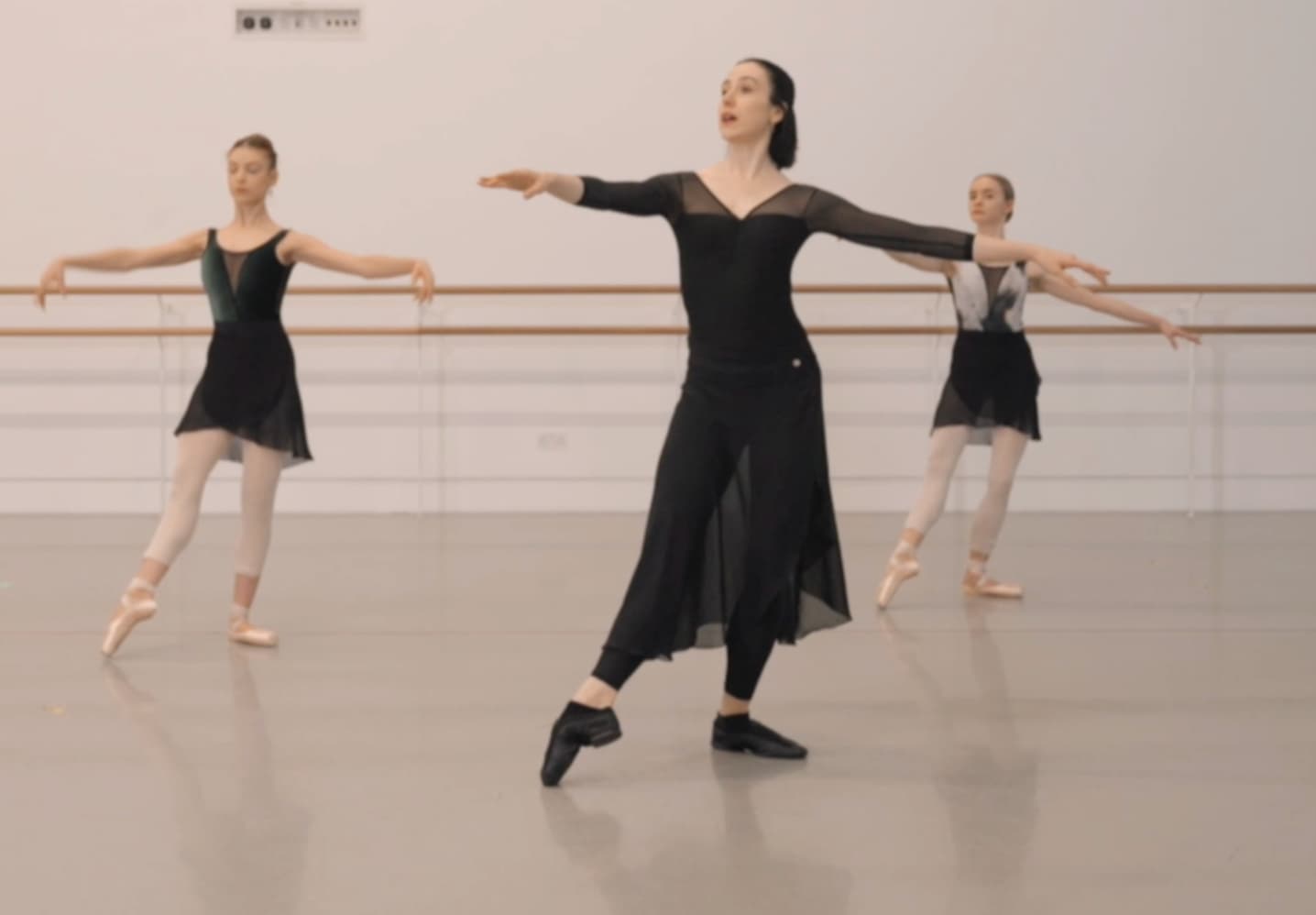 https://balletwithisabella.com/wp-content/uploads/2023/09/Screenshot-2023-10-07-at-19.56.23.jpg